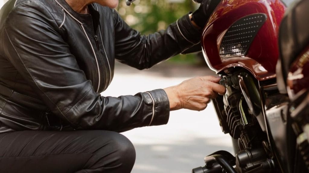 Bougie moto noire signification