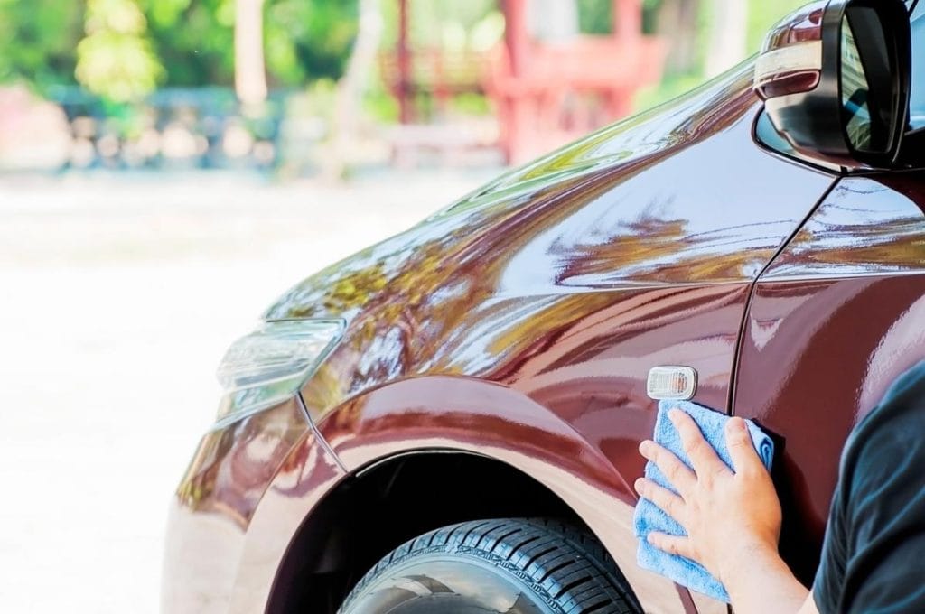 petites taches noires sur carrosserie