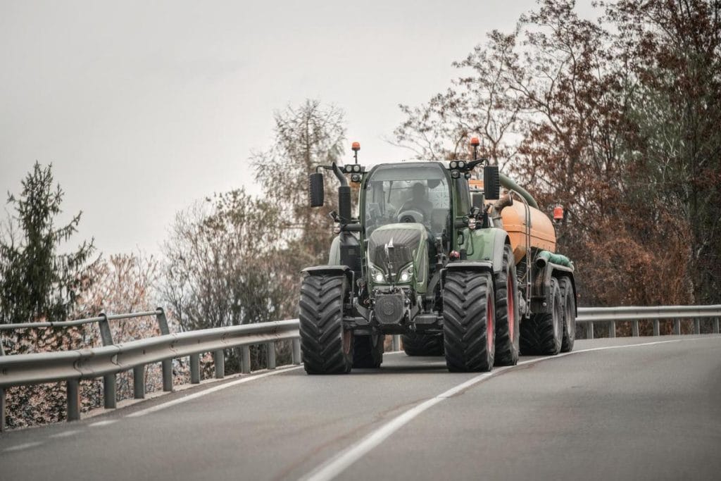 peut-on doubler un tracteur sur une ligne blanche