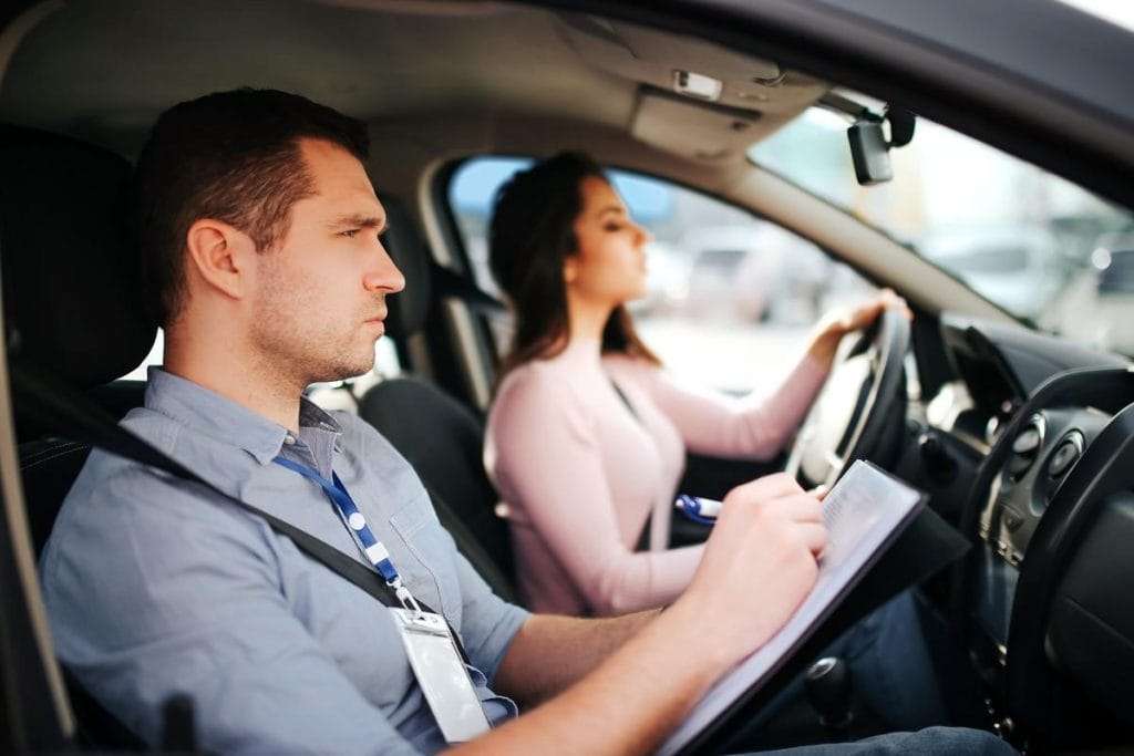combien gagne un moniteur d auto ecole