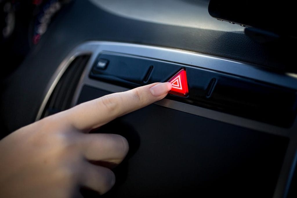 voyant triangle orange voiture signification​