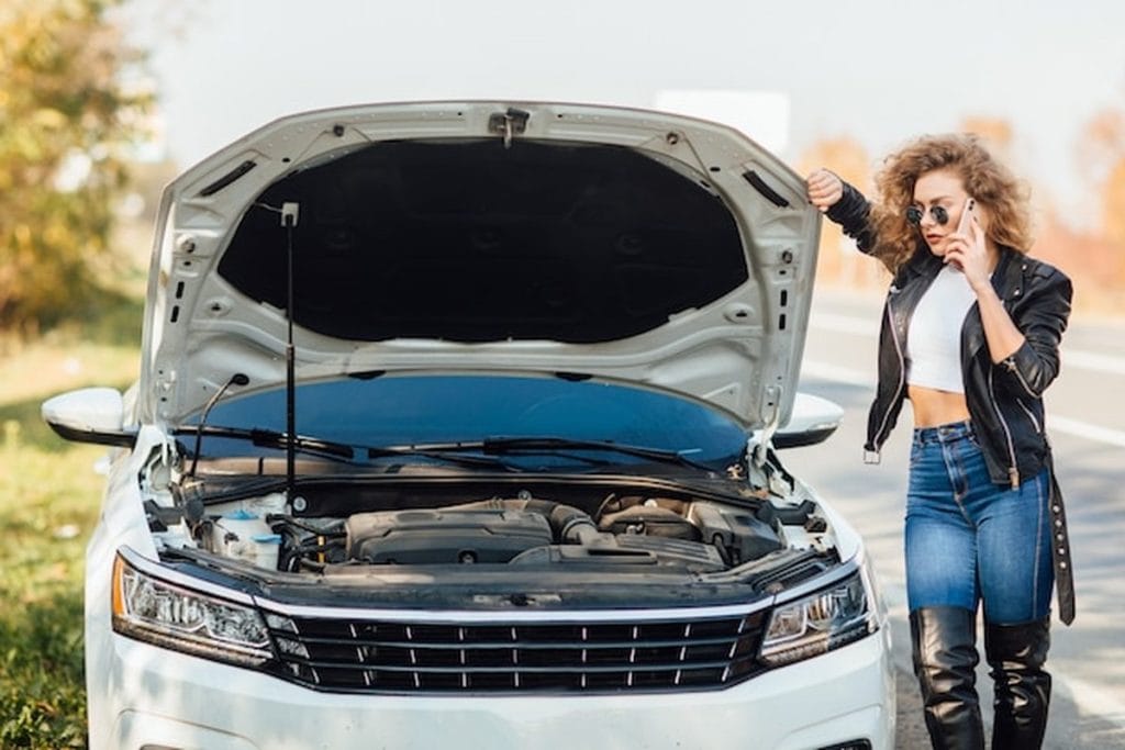 ouvrir capot clio 4