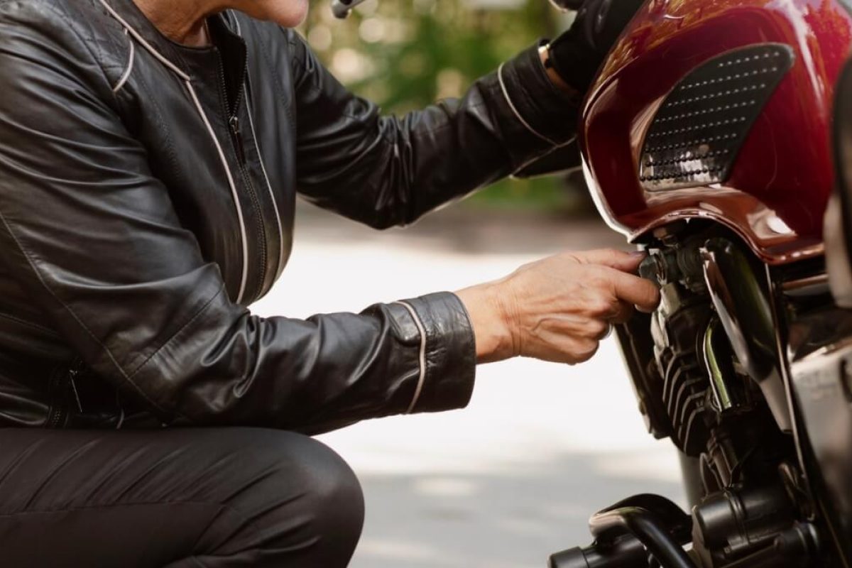 Bougie moto noire signification