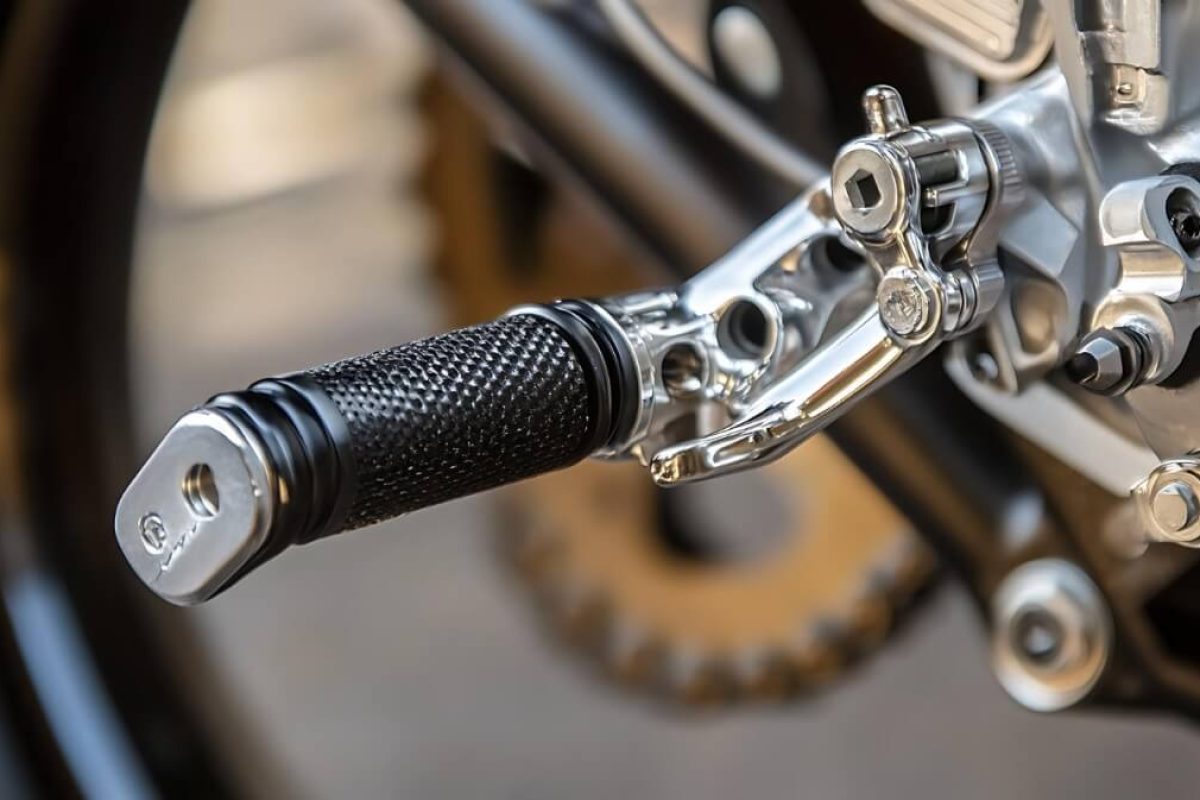 repose-pied moto universel