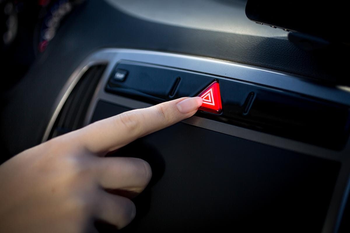 voyant triangle orange voiture signification​